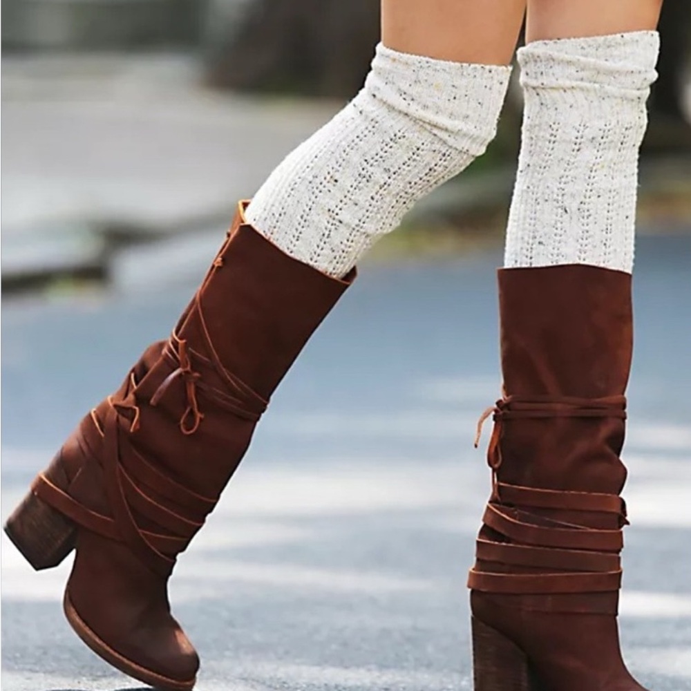 Free People Royal Rush Leather Wrap Boot 40

Barely worn.Unique stand-out style!